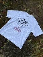 D$M x B3NZO Logo Tee – White